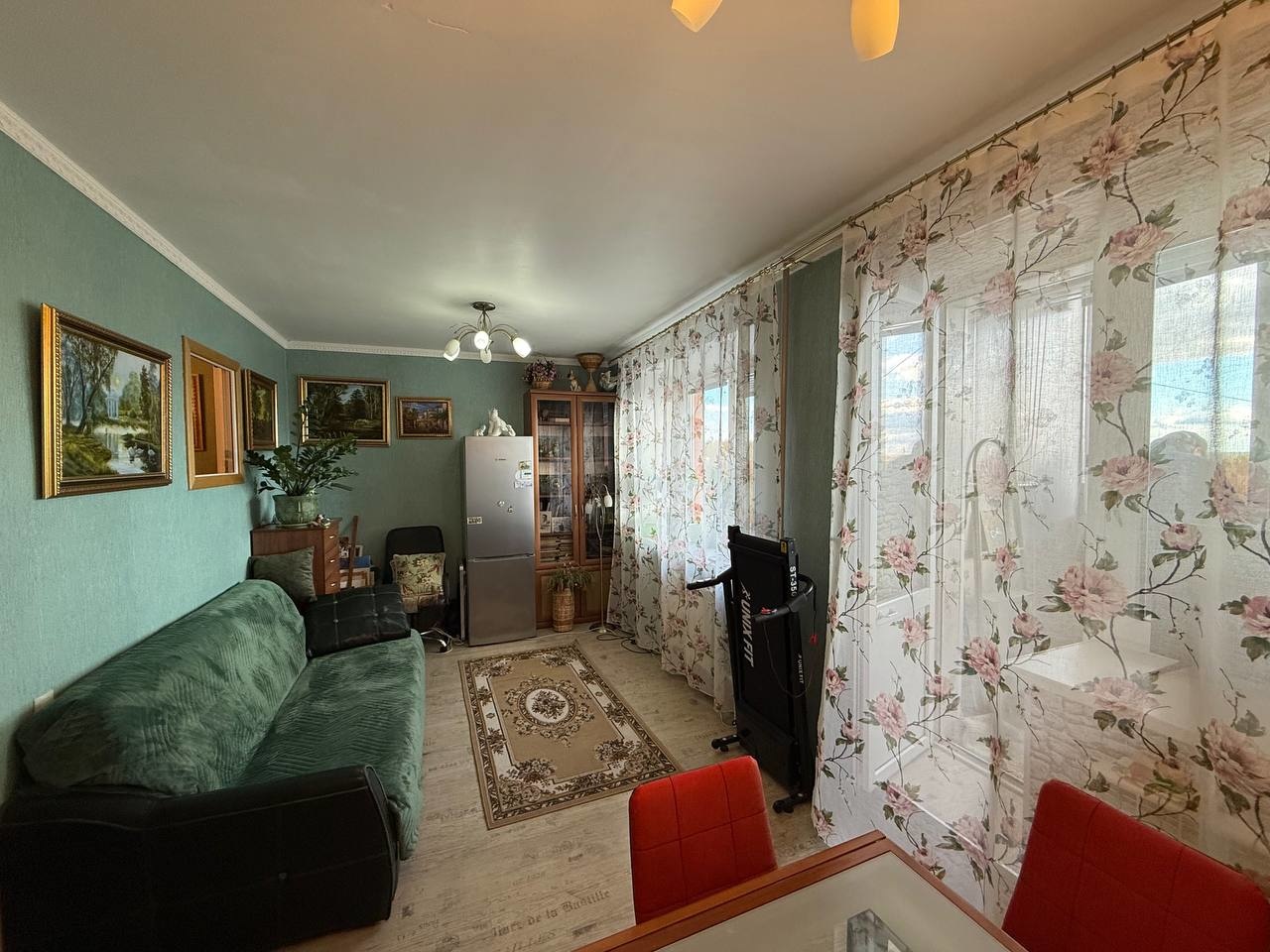 Просторная квартира распланированная как евродвушка.
Свободная продажа.
Один взрослый собственник.
Без долгов и обременений.
Теплый кирпичный дом с огромным лифтом.
Рядом с домом абсолютно все для комфортного проживания.
12 минут пешком до Ж/Д станции.
Возможно приобретение в ипотеку.
Оказываем помо