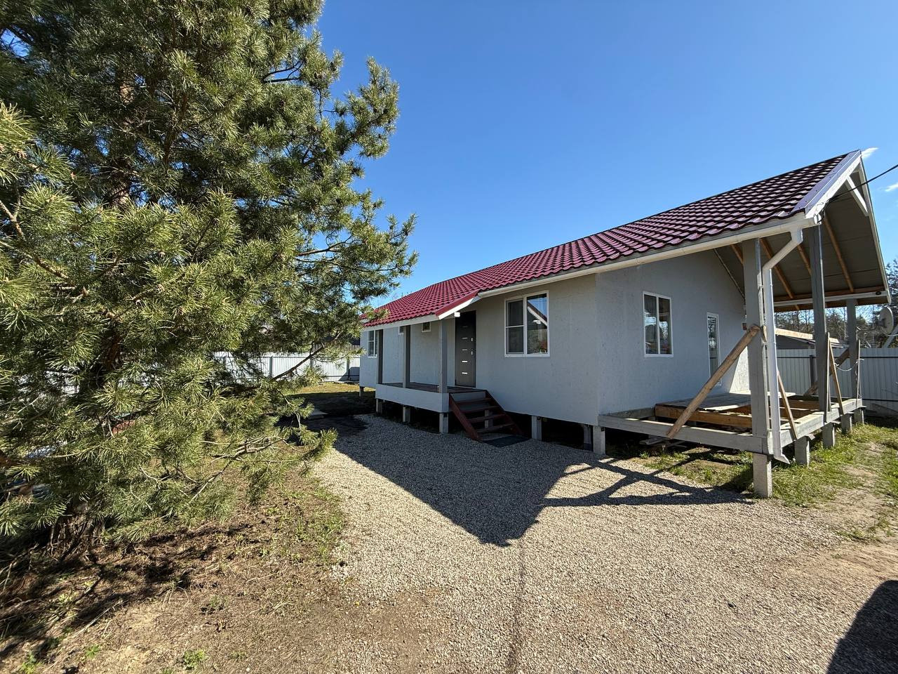 Один взрослый собственник.
Добротный каркасный жилой дом!
Строили для себя, но приходится переезжать жить в другой город...
Осталось установить межкомнатные двери, поклеить обои, положить ламинат и натянуть потолки.
Дом на качественных сваях, с хорошим утеплением.
Три изолированных комнаты, просторн