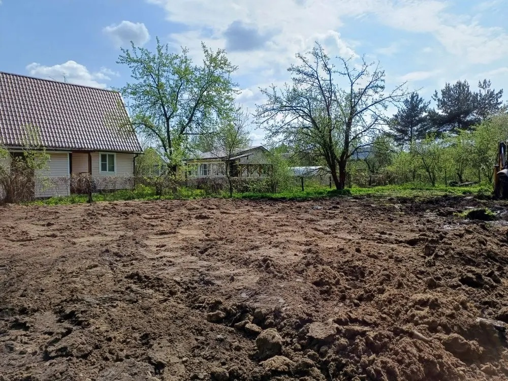 Продается отличный ровный, сухой участок!
Подходит под строительство ЖИЛОГО дома с пропиской.
Поможем построить дом под семейную ипотеку 6%
Забор на бетонном фундаменте, электричество и водоснабжение подключены.
Участок выровнен, подсыпан, первый при въезде в СНТ, рядом охрана и магазин.
Дорогу зимо